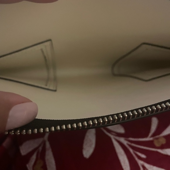 Tory Burch Block T medium pouch - Picture 2 of 4